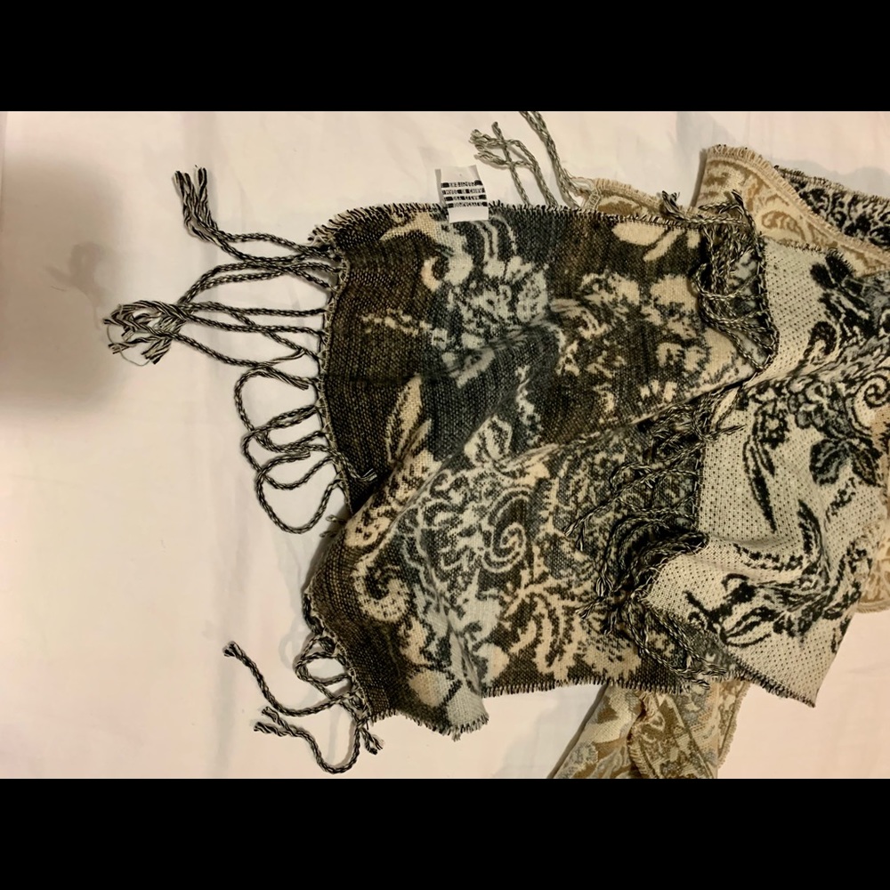 Women’s scarf duo - Picture 3 of 5